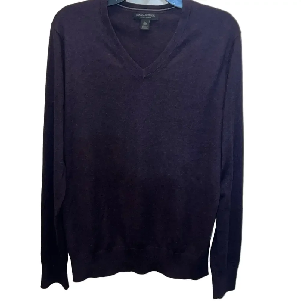 Banana Republic men’s Sz L silk blend V-Neck Sweater Purple Classic office work